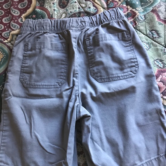 Grey shorts - Picture 2 of 3